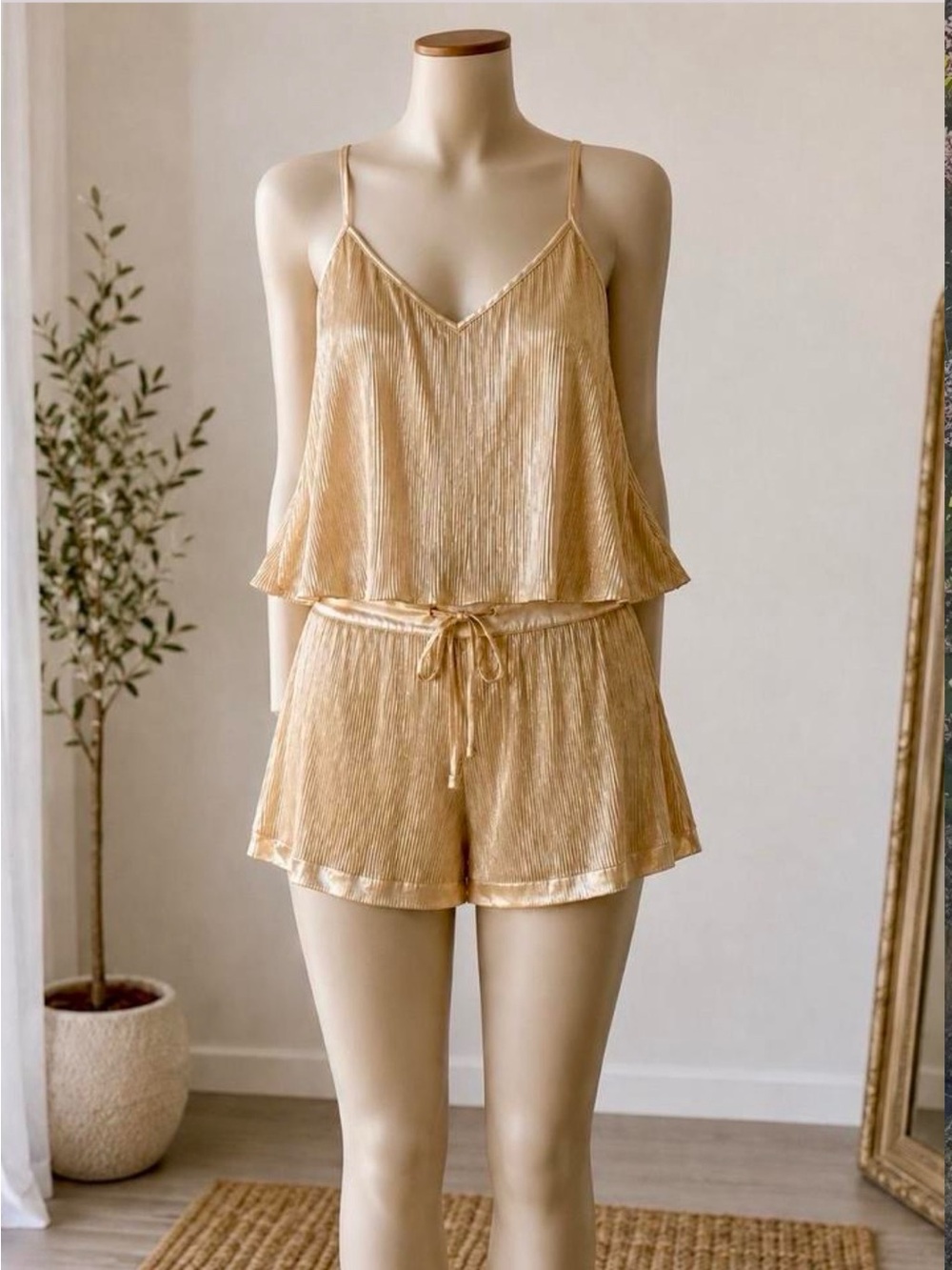 Victorias Secret Sz M Rose Gold Pleated Satin Cami & Shorts Sleep Set